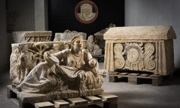 Scavi clandestini a Città della Pieve (PG): il Comando Carabinieri TPC sequestra numerosi reperti archeologici etruschi